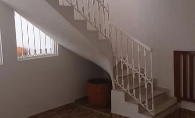 CENTRAL Y AMPLIA CASA 