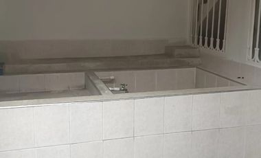 CENTRAL Y AMPLIA CASA 