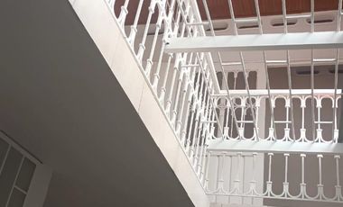 CENTRAL Y AMPLIA CASA 