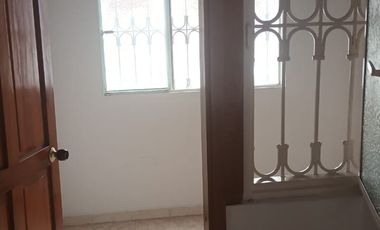 CENTRAL Y AMPLIA CASA 