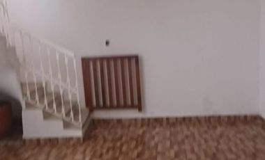 CENTRAL Y AMPLIA CASA 