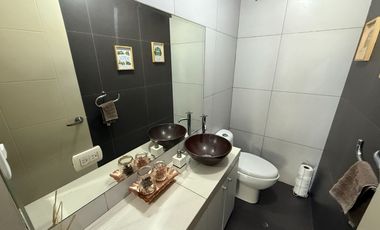 VENDO LINDO DPTO FRENTE A PARQUE MUY CENTRICO