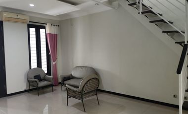 Disewakan Rumah Baru Renovasi Lokasi Citraland SUrabaya Barat