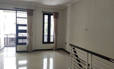 Disewakan Rumah Baru Renovasi Lokasi Citraland SUrabaya Barat