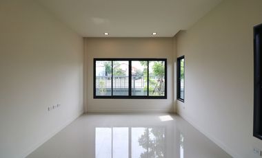 A Desirable 3 Bed, 2 Bath, Corner Block Home For Sale In The City Of Nong Bua Lam Phu, Thailand
