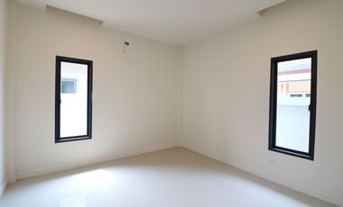 A Desirable 3 Bed, 2 Bath, Corner Block Home For Sale In The City Of Nong Bua Lam Phu, Thailand