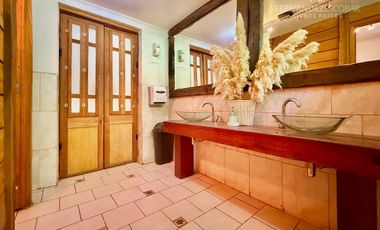 SAN ESTEBAN - VENDE PROPIEDAD CON SALÓN DE EVENTOS Y CASA DE HUESPEDES