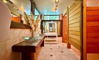 SAN ESTEBAN - VENDE PROPIEDAD CON SALÓN DE EVENTOS Y CASA DE HUESPEDES