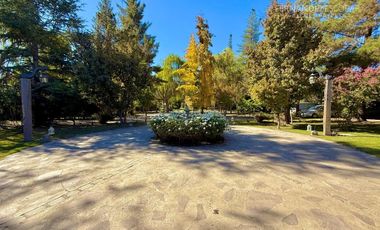 SAN ESTEBAN - VENDE PROPIEDAD CON SALÓN DE EVENTOS Y CASA DE HUESPEDES