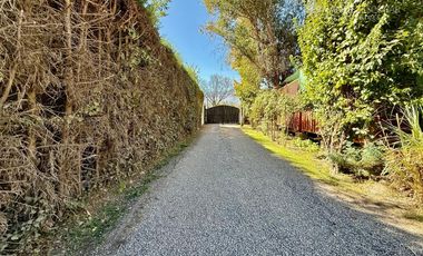 SAN ESTEBAN - VENDE PROPIEDAD CON SALÓN DE EVENTOS Y CASA DE HUESPEDES