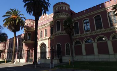 Arriendo Dpto. Dormitorio, baño metro TOESCA