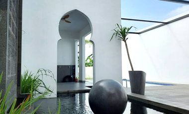 Rumah Super Keren dengan Kolam Renang di Sidomoyo Godean