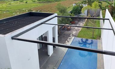 Rumah Super Keren dengan Kolam Renang di Sidomoyo Godean