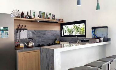 Rumah Super Keren dengan Kolam Renang di Sidomoyo Godean
