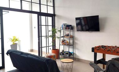 Rumah Super Keren dengan Kolam Renang di Sidomoyo Godean