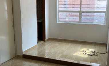 RENTO casa amplia en calle cerrada, Viveros del Valle, Tlalnepantla , Méx.