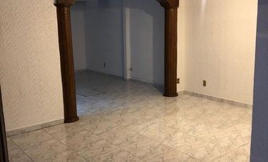 RENTO casa amplia en calle cerrada, Viveros del Valle, Tlalnepantla , Méx.