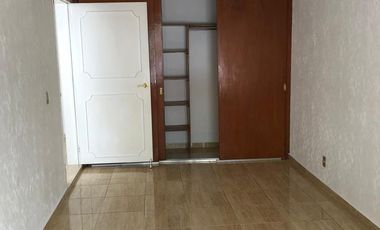 RENTO casa amplia en calle cerrada, Viveros del Valle, Tlalnepantla , Méx.