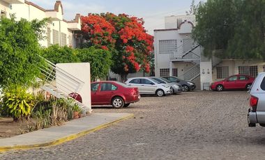 AMUEBLADO en RENTA Fuentes Residencial a un lado de Kellogg's