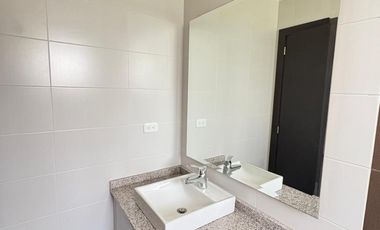 ARRIENDO / VENDO LINDA CASA EN CONJUNTO CUMBAYA