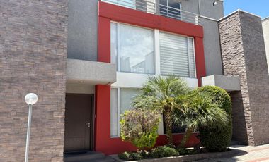 ARRIENDO / VENDO LINDA CASA EN CONJUNTO CUMBAYA