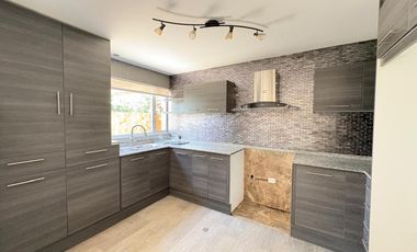 VENDO LINDA CASA EN CONJUNTO CUMBAYA
