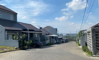 DIJUAL RUMAH ASRI TERAWAT DALAM CLUSTER BUMI PARAHYANGAN CIMAHI CIBEBER, CIMAHI SELATAN.