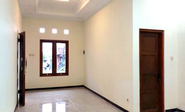 Rumah Asri dan Rapi di Perumahan Griya Taman Asri