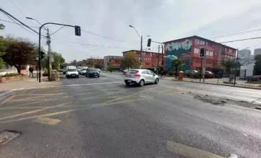 Gran Propiedad Esquina, Con Excelente Ubicación (rebajado)