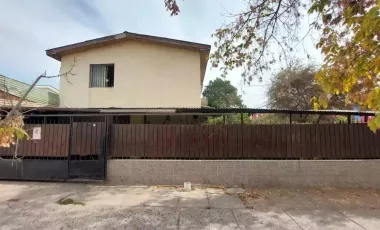 Gran Propiedad Esquina, Con Excelente Ubicación (rebajado)