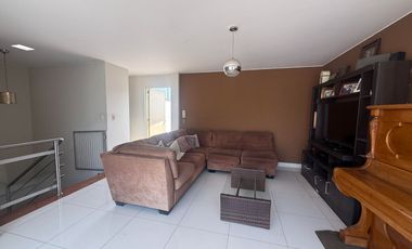 Vendo Exclusivo Dúplex con Piscina y Área de Parrilla en Valle Hermoso!!