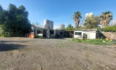 Se Vende Casa Con Gran Terreno, Ideal Para Inversión.