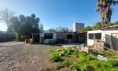 Se Vende Casa Con Gran Terreno, Ideal Para Inversión.
