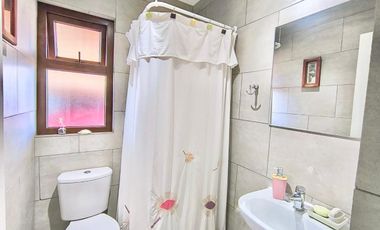 Se vende casa solida de 4 piezas 4 baños, parcela en Condominio en la Montaña de Teno, Curicó