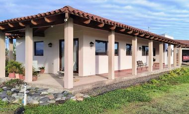 Se vende casa solida de 4 piezas 4 baños, parcela en Condominio en la Montaña de Teno, Curicó