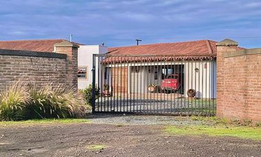 Se vende casa solida de 4 piezas 4 baños, parcela en Condominio en la Montaña de Teno, Curicó