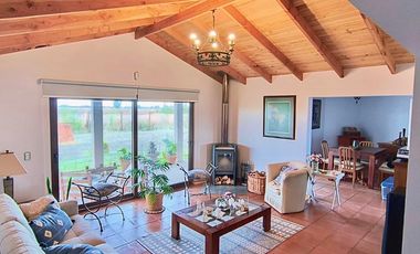 Se vende casa solida de 4 piezas 4 baños, parcela en Condominio en la Montaña de Teno, Curicó