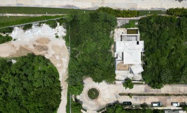 Terreno en Venta en Esquina en Yucatan Country Club Mérida