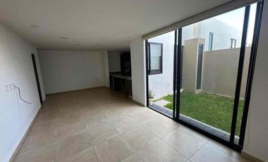 Casa en Insipira dos habitaciones jardín sala de TV Zibata