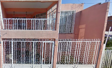 HERMOSA CASA ESTA ESPERANDO POR TI