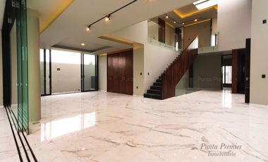 Casa de Lujo en Venta Coto Abadía Av Universidad Andares Puerta Hierro Zapopan