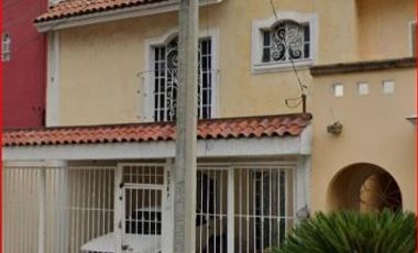 CASA EN REMATE EN SAN PEDRO TLAQUEPAQUE JALISCO