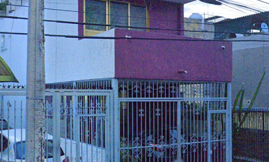 VENDO CASA EN JARDINES DEL SUR, GUADALAJARA CERCA GLORIETA DE LA MINERVA