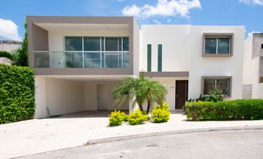 RESIDENCIA EN VENTA EN PRIVADA XCUMPICH