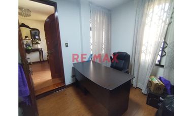 Casa En Venta De Ocasión Por Mudanza - Sta Catalina, La Victoria.
