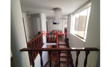 Casa En Venta De Ocasión Por Mudanza - Sta Catalina, La Victoria.