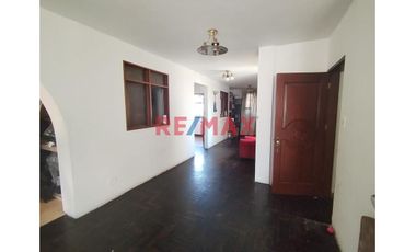 Casa En Venta De Ocasión Por Mudanza - Sta Catalina, La Victoria.