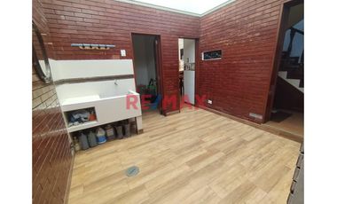 Casa En Venta De Ocasión Por Mudanza - Sta Catalina, La Victoria.