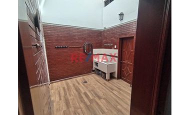 Casa En Venta De Ocasión Por Mudanza - Sta Catalina, La Victoria.