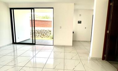 VENTA DE CASA CON ALBERCA EN CONDOMINIO DE 15 CASAS EN JIUTEPEC, MORELOS.